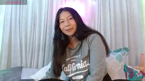 Snapshot of evelyn_flores1 chatting on December 2025 03:46:01 AM online show from December 2025 03:46:01 AM