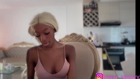 E V E L Y N  online show from December 2024 06:49:02 PM