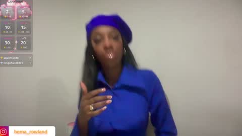 E V E L Y N  online show from February 2025 11:43:02 AM