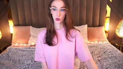 Snapshot of evelyn_rush1 chatting on February 2025 03:23:01 AM evelyn rush1 online show from February 2025 03:23:01 AM