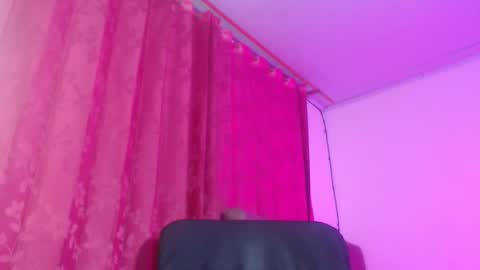 Evelyn Sandoval online show from October 2025 02:30:01 AM