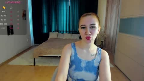Evelyn Smiths online show from April 2026 03:35:01 AM