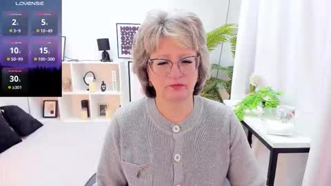 Evelyn online show from November 2025 05:13:02 AM