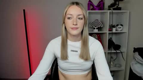 evelynblond online show from March 2026 01:51:03 PM
