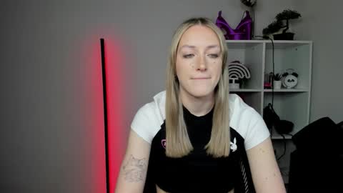 evelynblond online show from March 2026 06:28:02 AM