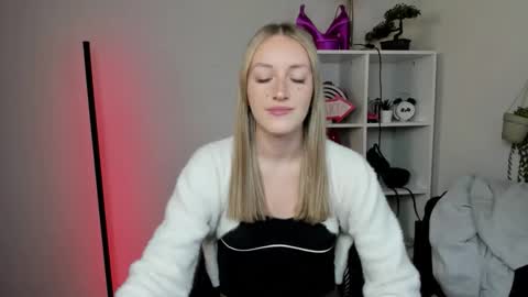 evelynblond online show from March 2026 01:50:01 PM