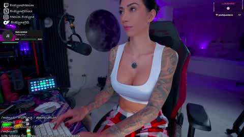 Evelyne online show from March 2026 06:47:01 PM