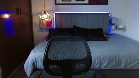 evelynn_fox_ online show from July 2026 06:59:01 PM