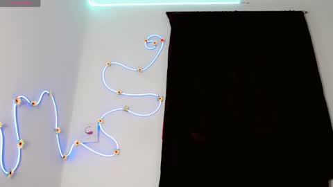 everlin_01 online show from May 2026 07:52:01 PM