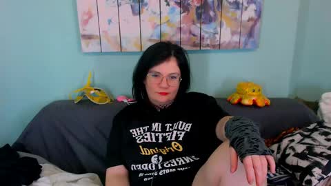 Everly online show from April 2026 06:10:01 PM