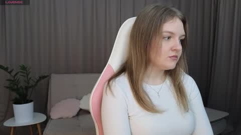 Snapshot of evettavega chatting on November 2025 07:51:01 AM Evetta online show from November 2025 07:51:01 AM