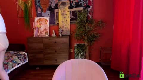 evi_brook online show from May 2026 12:33:02 PM