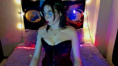 Snapshot of evie99_ chatting on November 2025 05:33:02 PM Evie99 online show from November 2025 05:33:02 PM