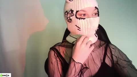 Snapshot of evie_muna chatting on May 2026 01:54:02 AM Renesme White Im here from Monday to Friday online show from May 2026 01:54:02 AM