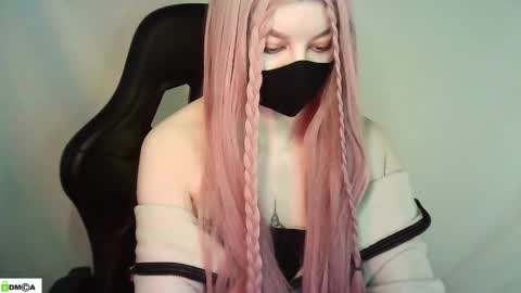 Snapshot of evie_muna chatting on May 2026 02:40:01 AM Renesme White Im here from Monday to Friday online show from May 2026 02:40:01 AM