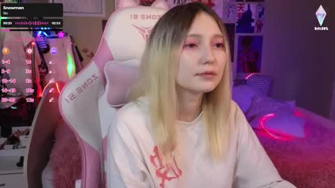 Snapshot of evie_rosen chatting on December 2024 11:31:02 PM Evie online show from December 2024 11:31:02 PM