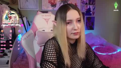 Snapshot of evie_rosen chatting on December 2024 11:03:02 PM Evie online show from December 2024 11:03:02 PM