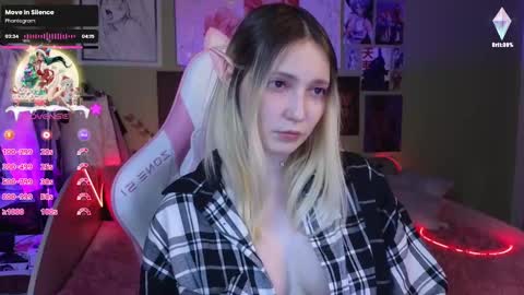 Snapshot of evie_rosen chatting on December 2024 01:01:02 AM Evie online show from December 2024 01:01:02 AM