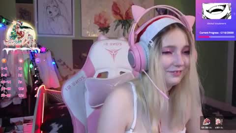 Snapshot of evie_rosen chatting on December 2024 10:52:02 PM Evie online show from December 2024 10:52:02 PM