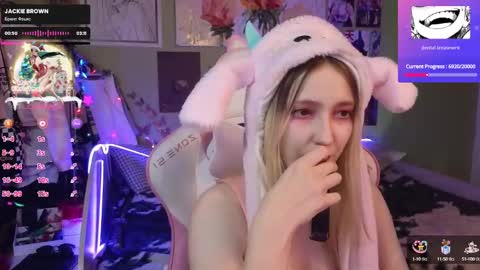 Snapshot of evie_rosen chatting on December 2024 06:45:02 AM Evie online show from December 2024 06:45:02 AM