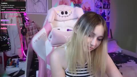 Snapshot of evie_rosen chatting on January 2025 03:40:02 AM Evie online show from January 2025 03:40:02 AM