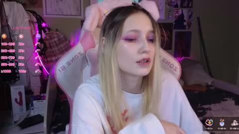 Snapshot of evie_rosen chatting on January 2025 02:04:01 AM Evie online show from January 2025 02:04:01 AM