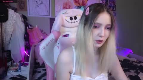 Snapshot of evie_rosen chatting on February 2025 11:11:01 PM Evie online show from February 2025 11:11:01 PM