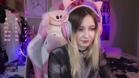 Snapshot of evie_rosen chatting on February 2025 09:06:02 PM Evie online show from February 2025 09:06:02 PM