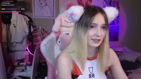 Snapshot of evie_rosen chatting on February 2025 08:29:02 PM Evie online show from February 2025 08:29:02 PM