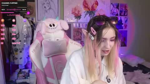 Snapshot of evie_rosen chatting on February 2025 01:18:02 AM Evie online show from February 2025 01:18:02 AM