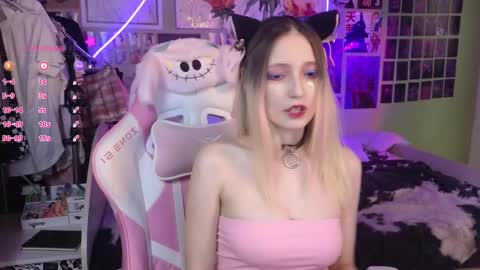 Snapshot of evie_rosen chatting on February 2025 09:04:02 PM Evie online show from February 2025 09:04:02 PM