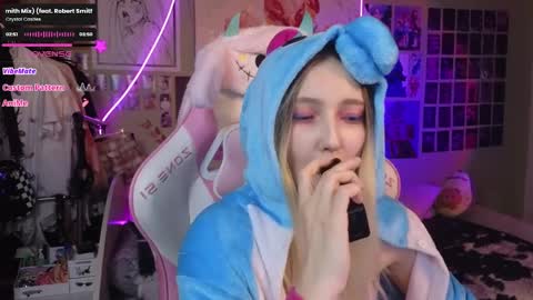 Snapshot of evie_rosen chatting on March 2025 08:22:01 PM Evie online show from March 2025 08:22:01 PM