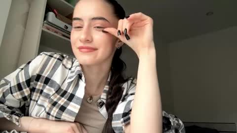 Snapshot of evitamoodie chatting on May 2026 03:42:02 PM Chloe online show from May 2026 03:42:02 PM