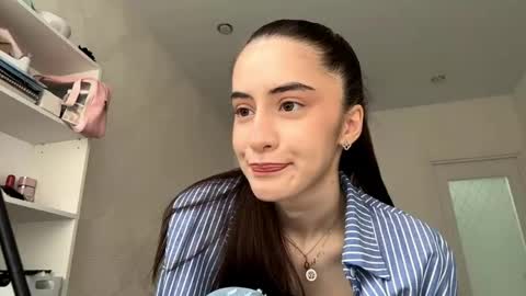 Snapshot of evitamoodie chatting on May 2026 02:12:01 PM Chloe online show from May 2026 02:12:01 PM