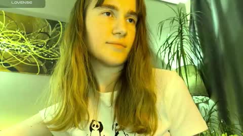 Snapshot of evona_ chatting on February 2026 09:32:01 PM Kleya online show from February 2026 09:32:01 PM