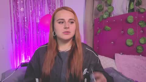 Snapshot of evy_orange1 chatting on September 2025 02:33:01 AM EVY online show from September 2025 02:33:01 AM