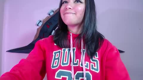 Im Evy online show from November 2025 12:13:01 AM