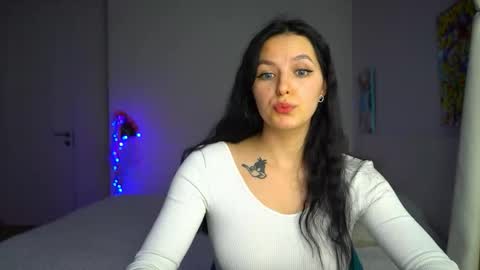 ewelynscott online show from December 2025 01:48:01 PM