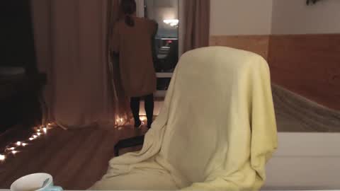 Crystal online show from February 2025 06:09:02 PM