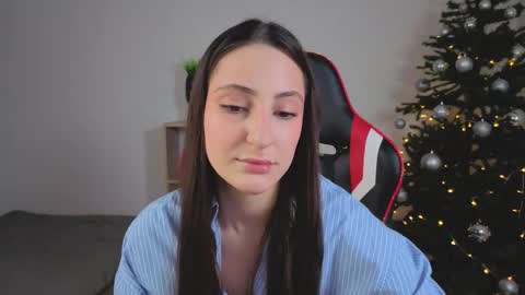 Snapshot of extra_charm chatting on January 2026 07:43:02 AM Amelia online show from January 2026 07:43:02 AM