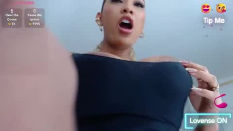 Andrea Carvajal  online show from November 2025 06:07:01 PM