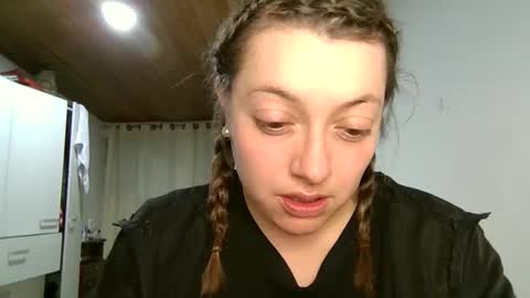 Snapshot of ezlngirl chatting on December 2024 01:37:02 AM Aimee online show from December 2024 01:37:02 AM