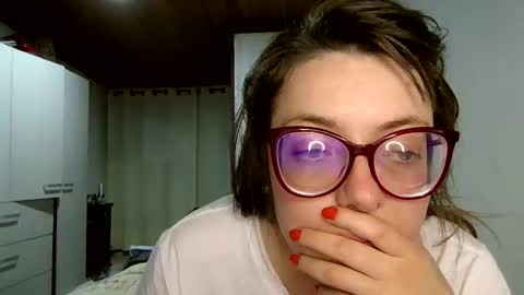 Snapshot of ezlngirl chatting on December 2024 05:25:01 AM Aimee online show from December 2024 05:25:01 AM