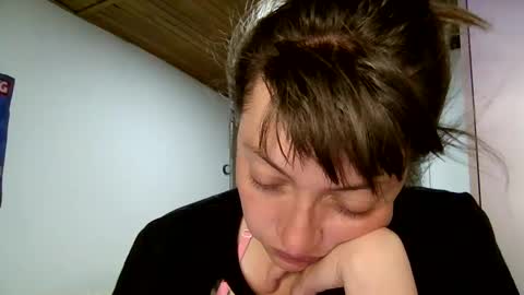 Snapshot of ezlngirl chatting on January 2025 04:12:01 AM Aimee online show from January 2025 04:12:01 AM