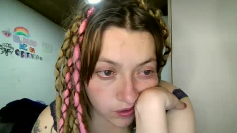 Snapshot of ezlngirl chatting on September 2025 01:06:02 AM Aimee online show from September 2025 01:06:02 AM