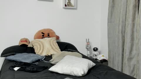 Ezzio Scolaro online show from September 2025 02:16:01 AM