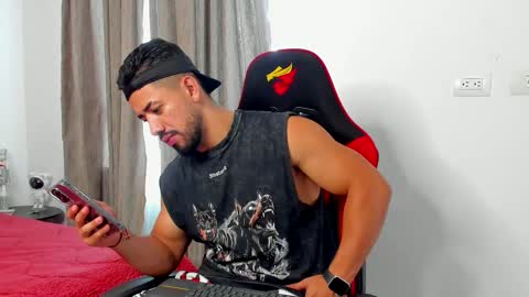 Ezzio Scolaro online show from February 2026 08:12:02 PM