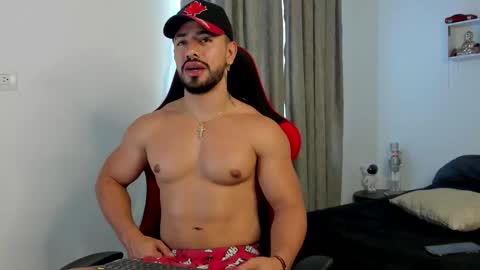 Ezzio Scolaro online show from March 2026 10:07:01 PM