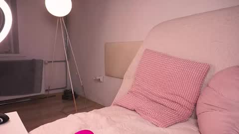 Kamila online show from September 2025 07:30:01 PM