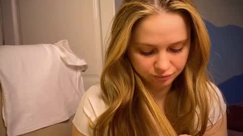 Ilona online show from October 2025 10:44:01 AM